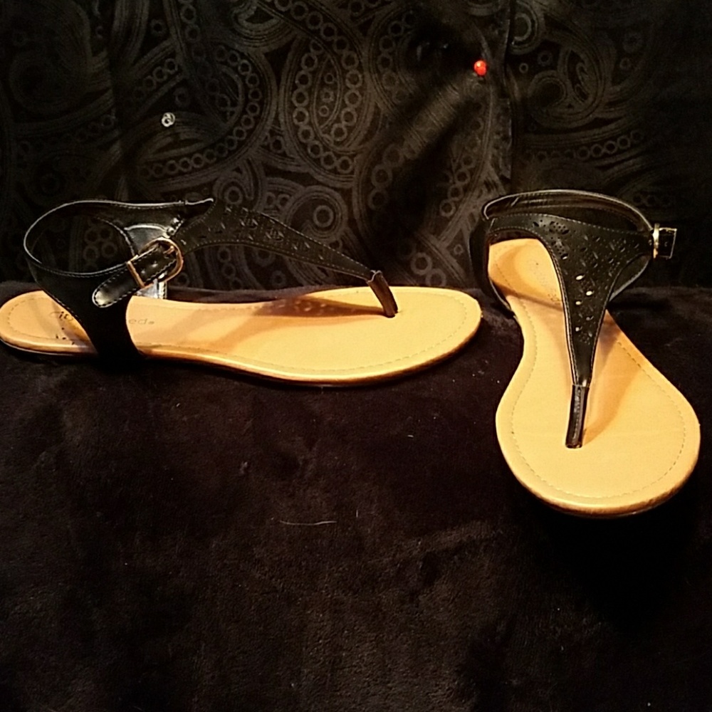 Black sandles